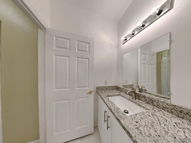 Building Photo - 703 NW 170th Terrace