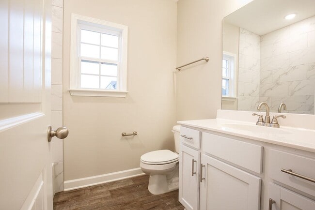 Building Photo - LakesideCv5428