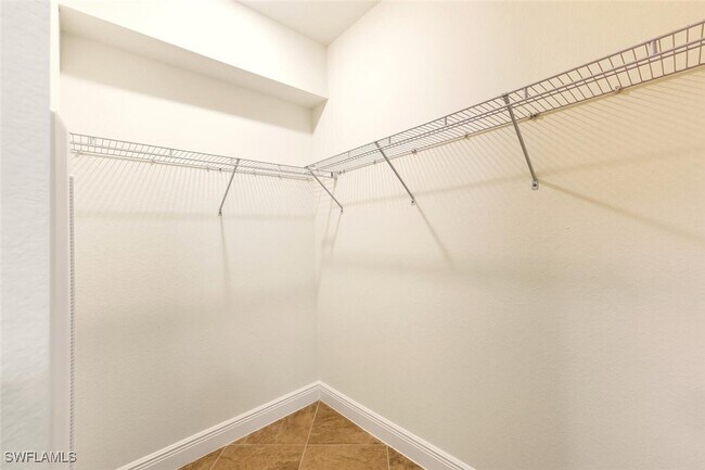 Building Photo - 2080 Wellington St