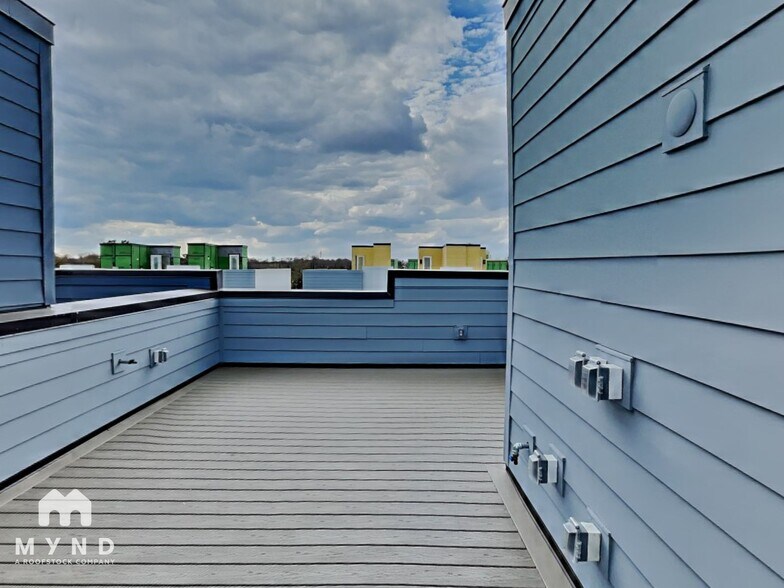 Building Photo - 2353 Brix St