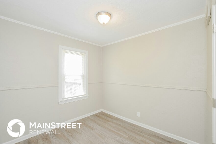 Building Photo - 10306 Oakland Ave