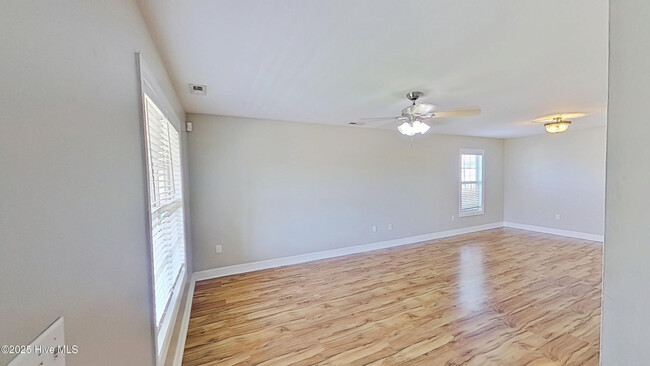Building Photo - 209 Oak Ridge Ln