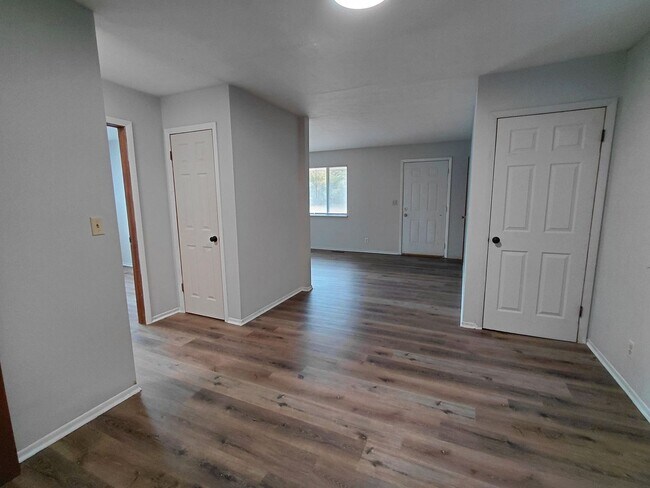 Building Photo - 109 Elliot