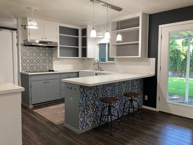Building Photo - Kennewick Location w/a Country Flare!