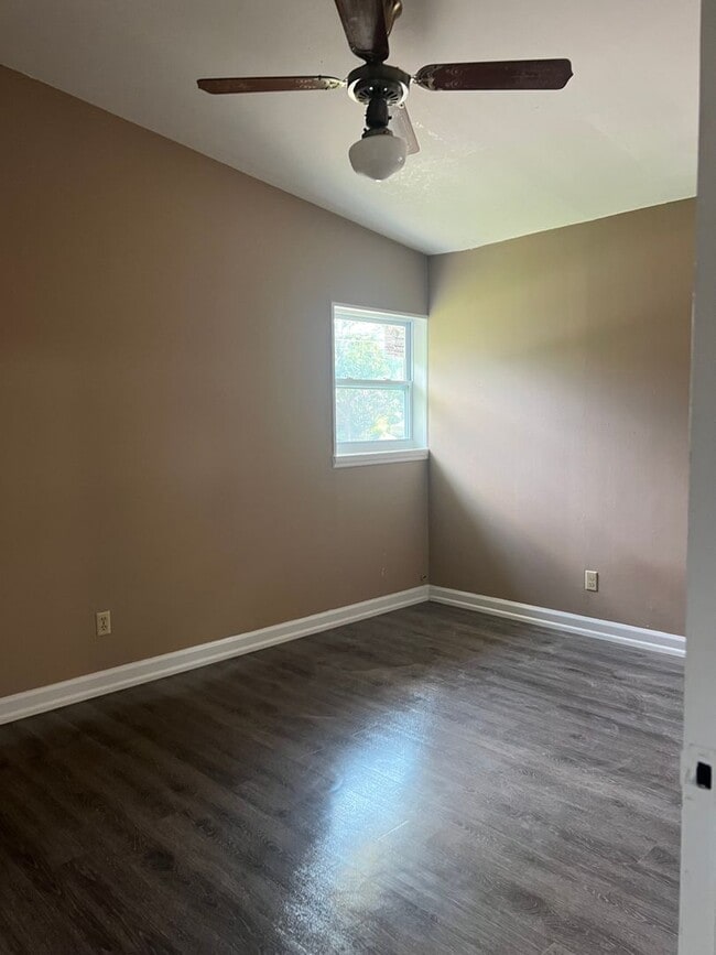 Building Photo - Nice home move in ready!