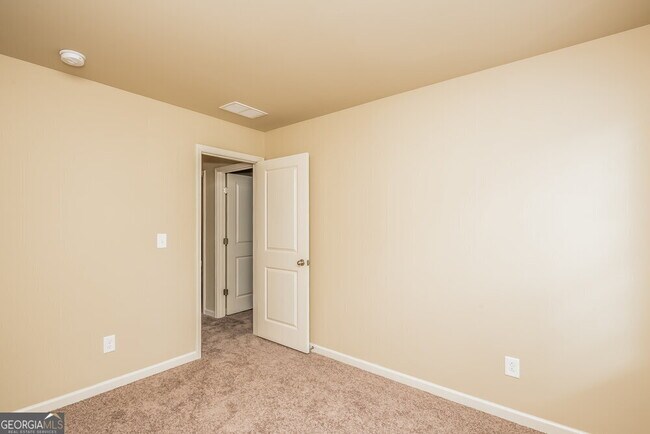 Building Photo - 258 Stillwood Dr