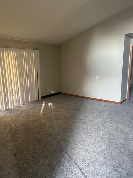 Building Photo - 1618 Maxen Dr