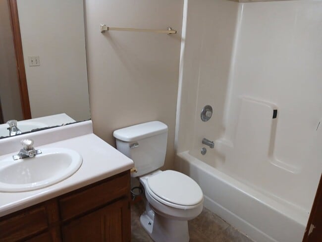 Building Photo - 3 bdrm, 2.5 bath, 2 car garage House For Rent