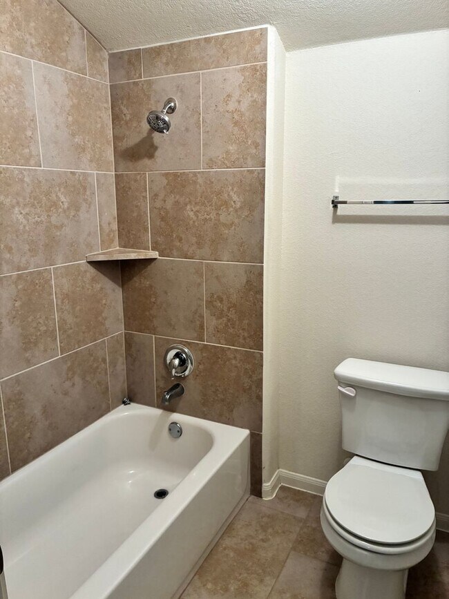 Building Photo - Bright 3BR 3BA Home w/ Community Pool & Dog Park • Fenced Backyard • Attached Garage in Round Rock