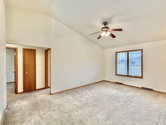 Building Photo - 2402 Stonefield Ln