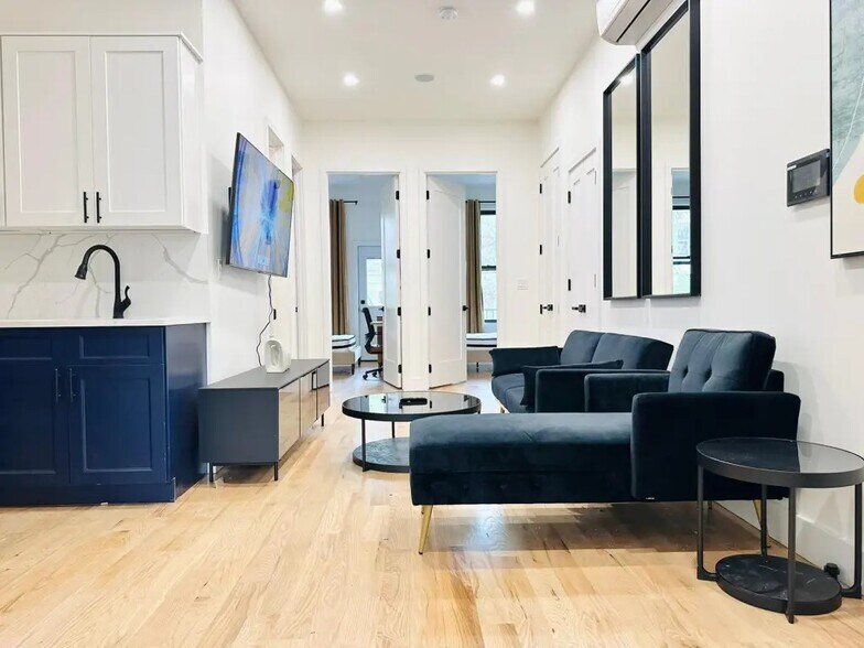 Building Photo - Furnished room/NOT APARTMENT