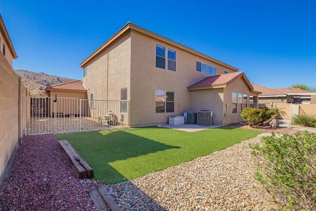 Building Photo - Spacious & Elegant Home with Resort-Style Backyard in Gated Community