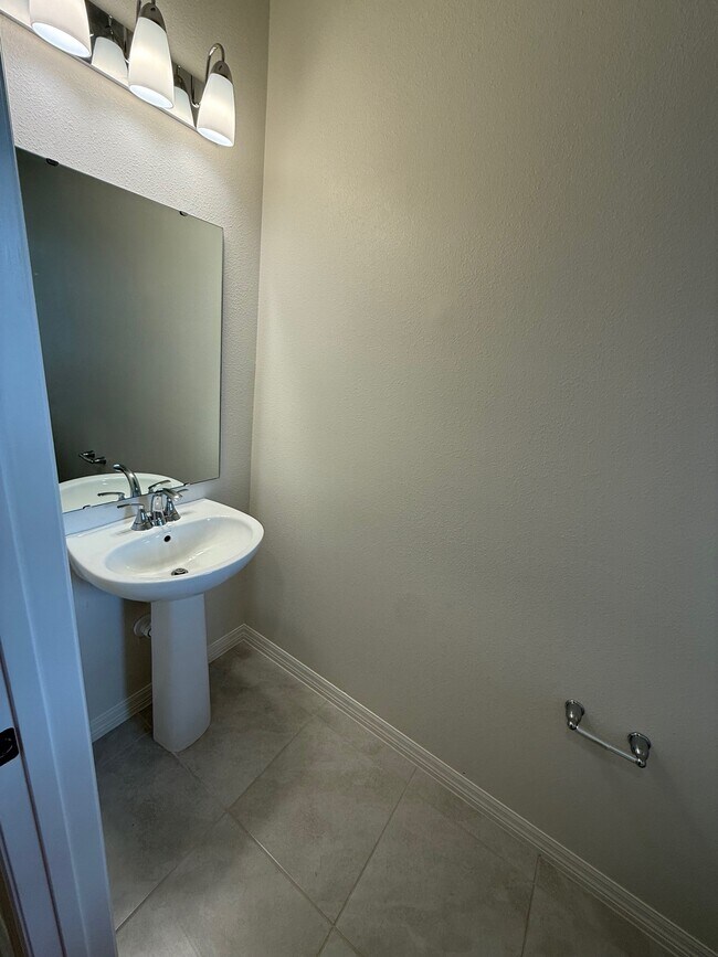 Building Photo - 651 Meadows Edge Pl