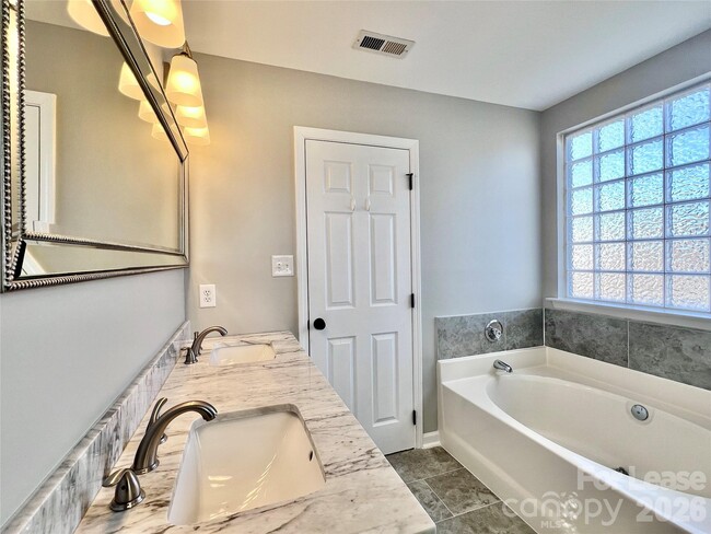 Building Photo - 4010 Suttle Pl