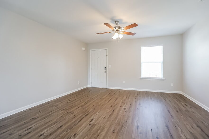 Building Photo - 408 Bronson Dr