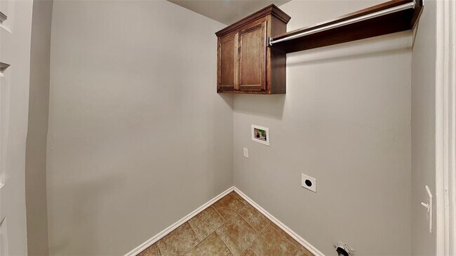 Building Photo - 1300 Selborne Pl