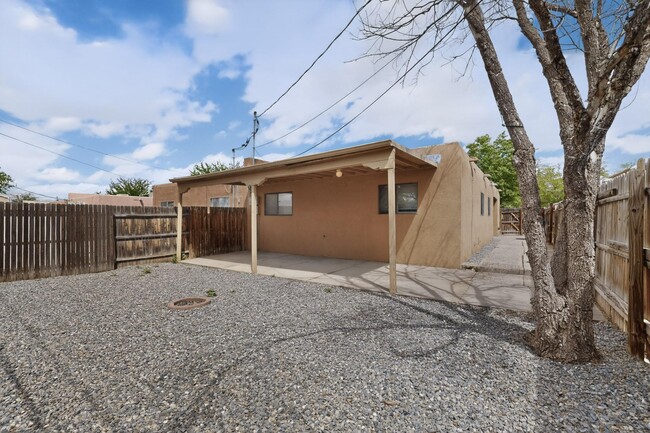 Building Photo - 222 Shannon Pl NW