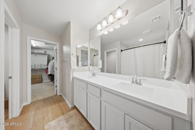 Building Photo - 905 S Canal Dr