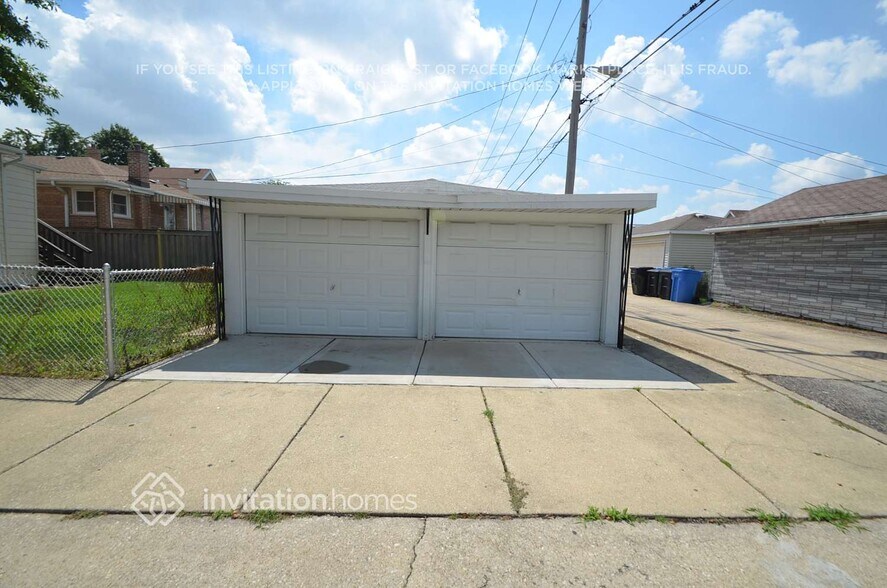 Building Photo - 6200 S Meade Ave