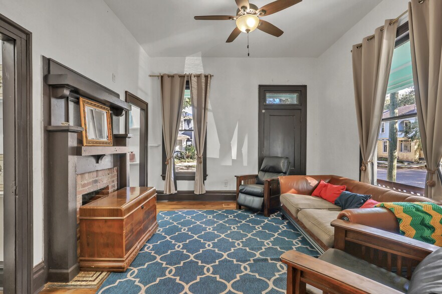 Living Room - Common Space - 51 E 4th St