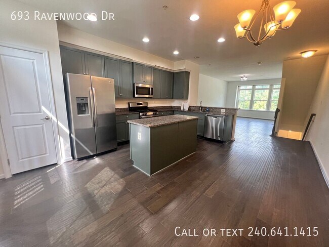 Building Photo - 693 Ravenwood Dr