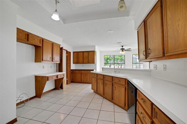 Building Photo - 601 Cedar Ridge Dr