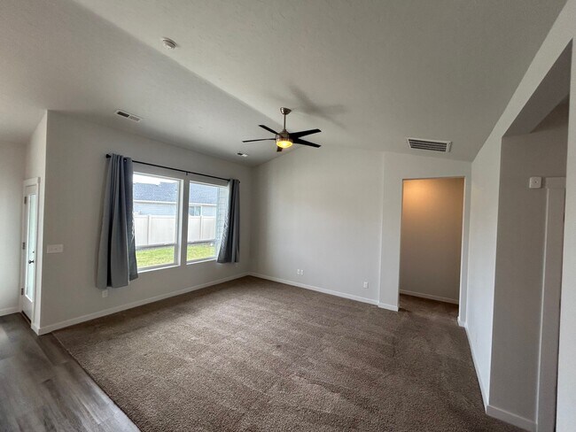 Building Photo - Iceberg Lake