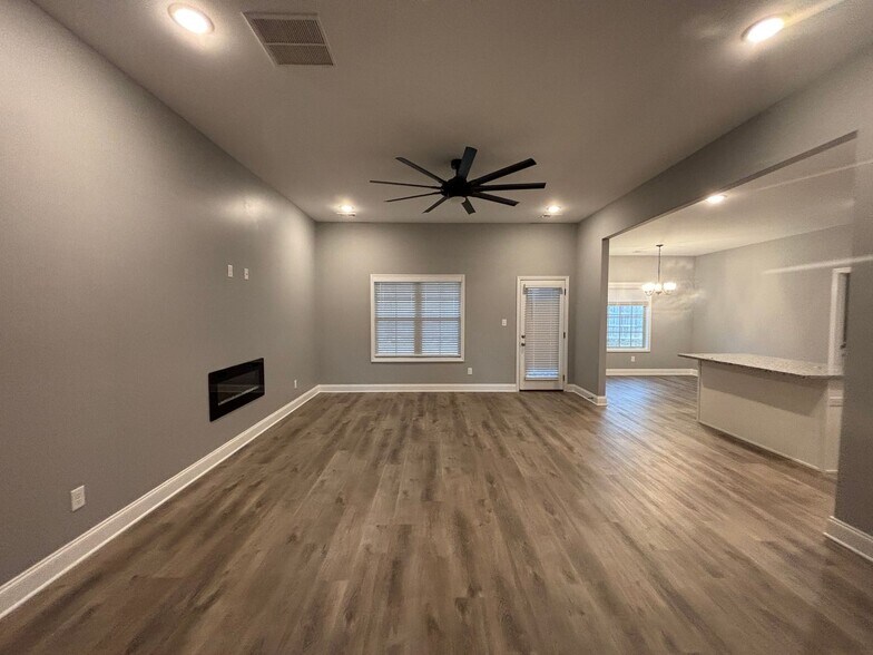 Building Photo - 9986 Messana St