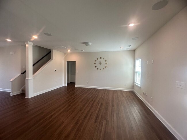 Building Photo - Spacious 4BR 3BA home in Northern Greensboro