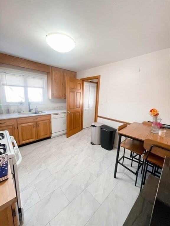 Building Photo - 125 Pleasant St