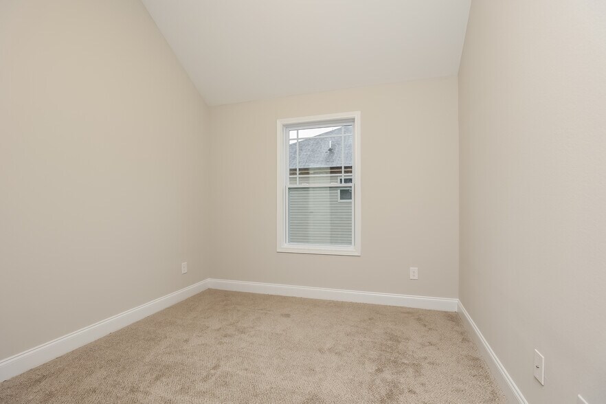 Building Photo - 1217 Black Oak Cir