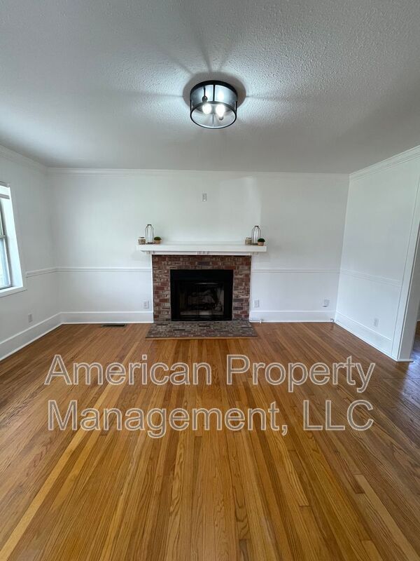 Building Photo - 1227 S College Ave