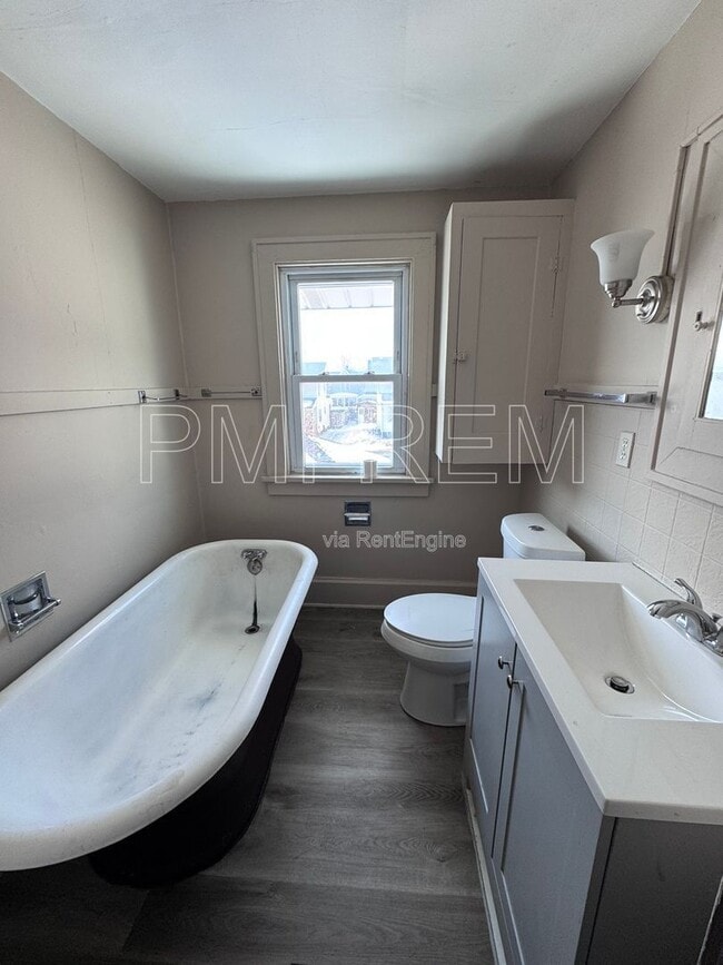 Building Photo - 1023 Harrison Ave SW