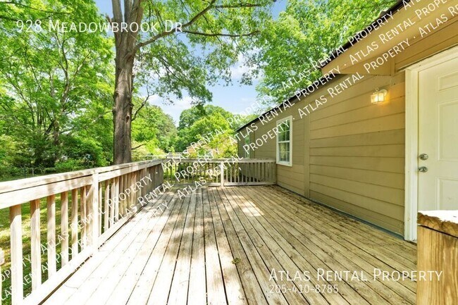 Building Photo - 928 Meadowbrook Dr