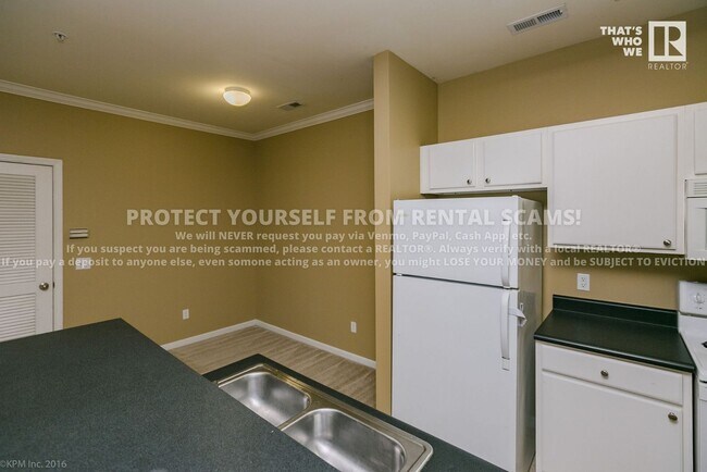 Building Photo - 4261 NE Meadowcreek Circle Unit#105, Fayet...