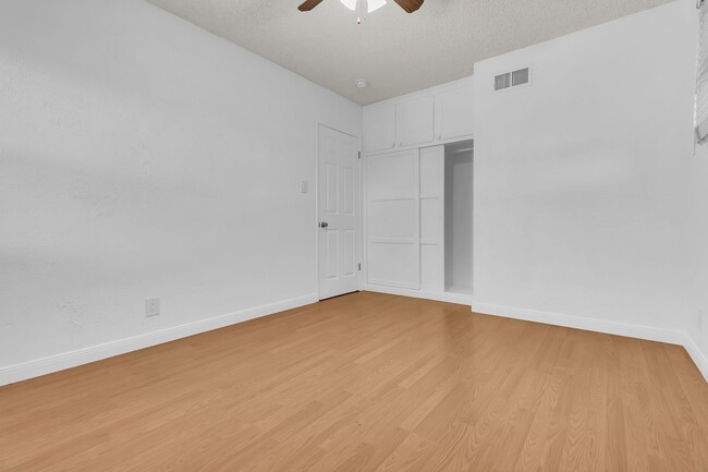 Building Photo - 1833 Lees Ave