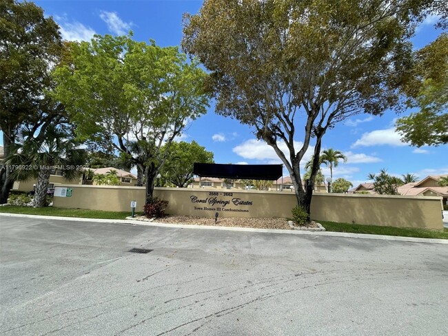 Building Photo - 2642 Riverside Dr