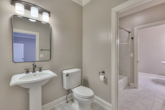 Building Photo - 4100A Oriole Pl