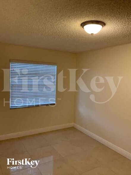 Building Photo - 8410 NW 27th Pl