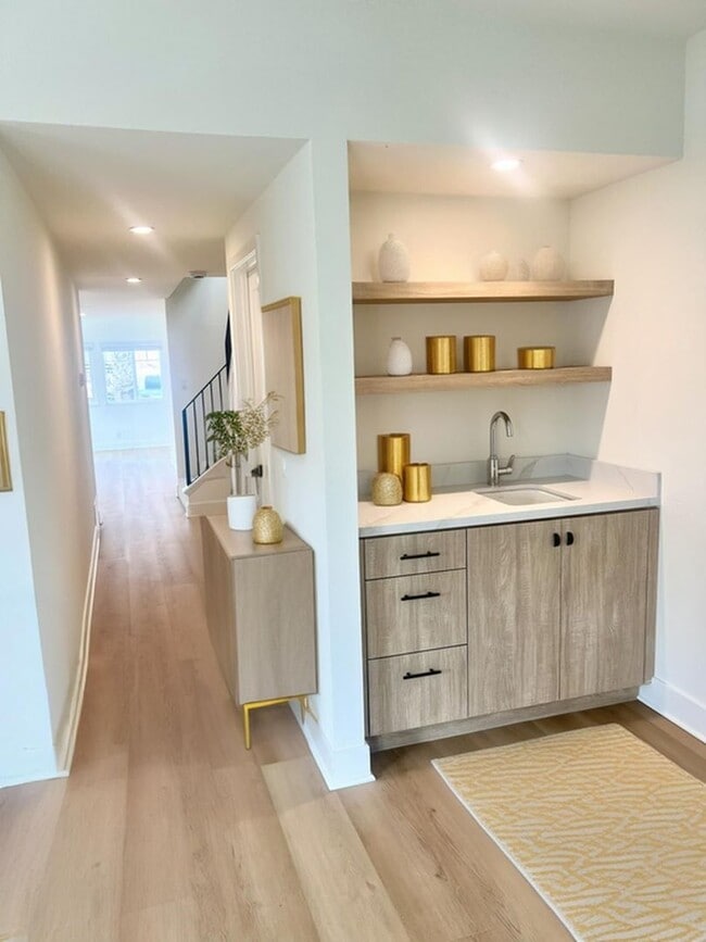 Building Photo - 202 18th St