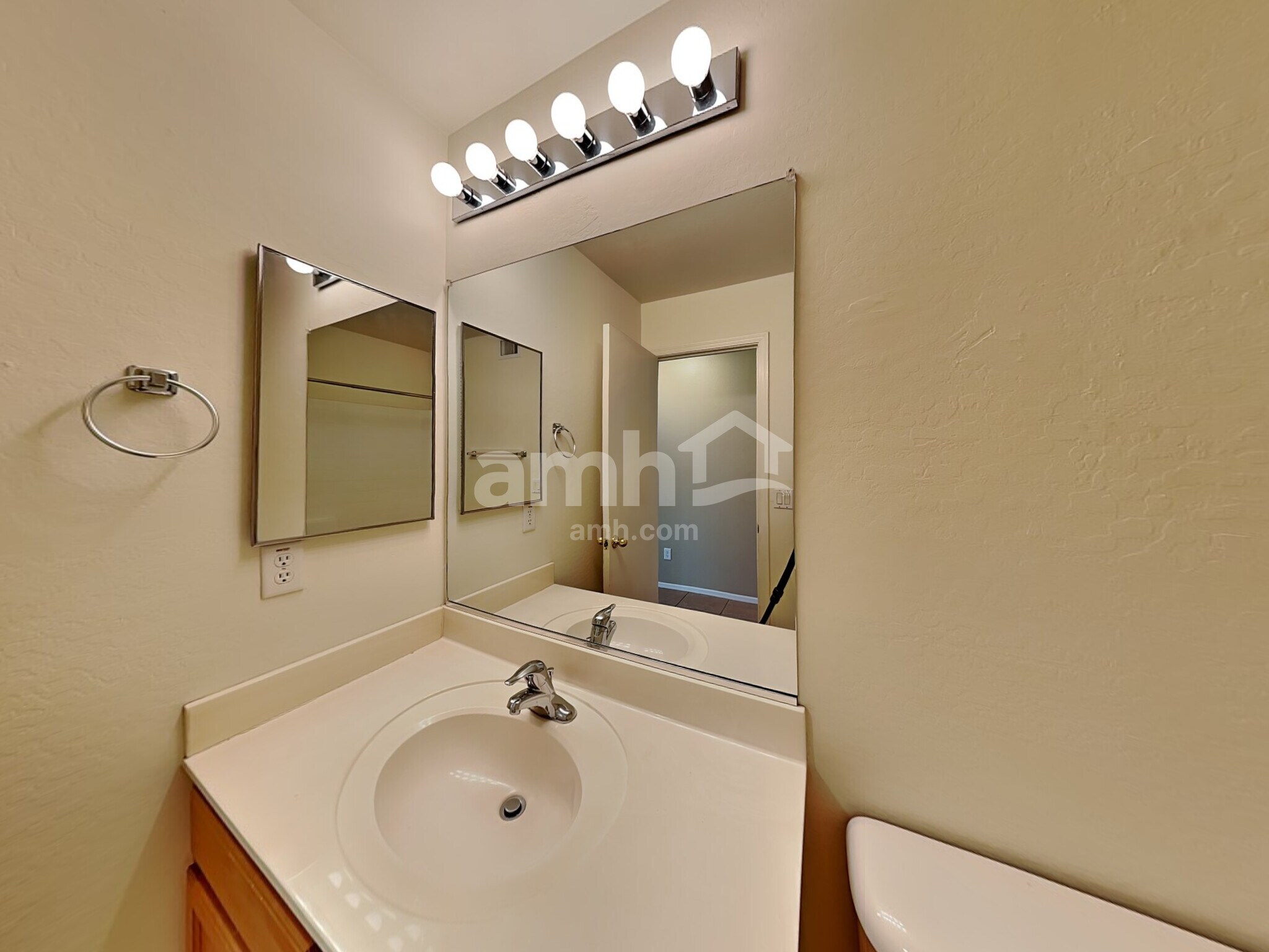 Building Photo - 6542 S 258th Dr