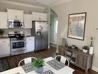 Building Photo - BEAUTIFUL Modern 3 Bedroom Home