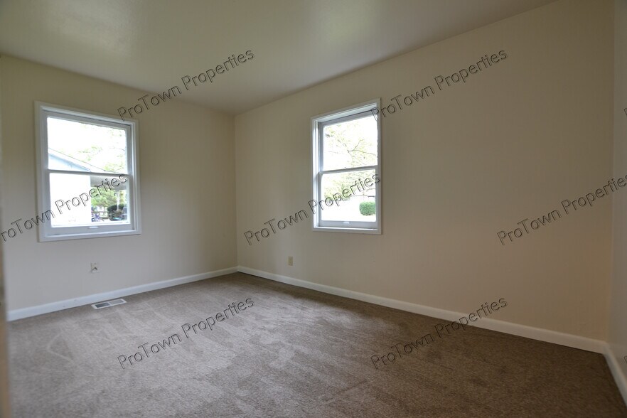 Building Photo - 201 Luana Rd