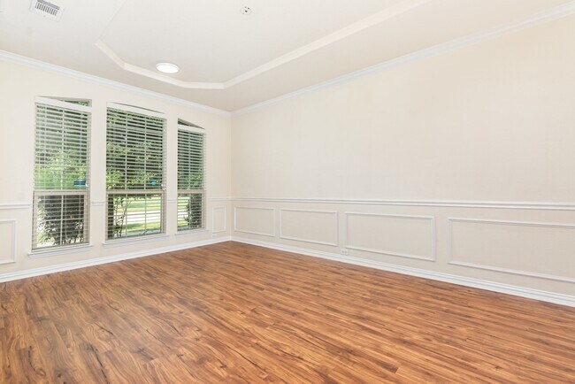 Building Photo - 12453 Tyler Dr