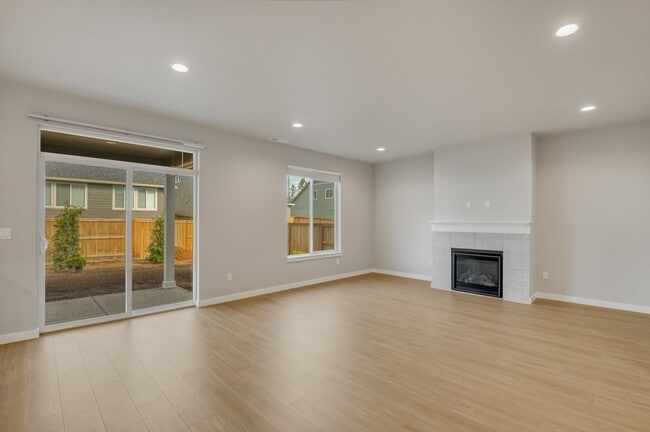 Building Photo - Brand New & Beautiful 2025 Holt Home !  Wa...