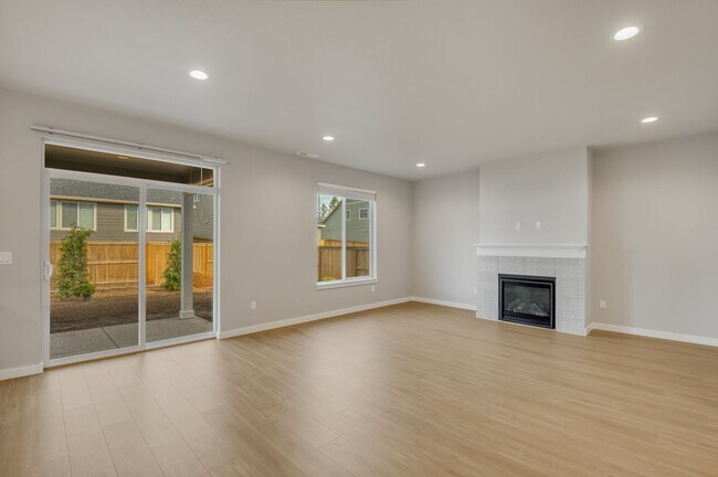 Building Photo - Brand New & Beautiful 2025 Holt Home !  Walking Trails, Common Areas!