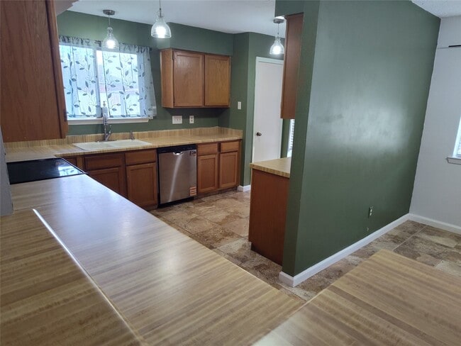 Building Photo - 3347 Silverside Dr