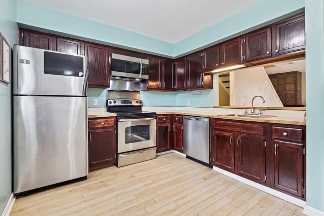 Building Photo - Norfolk condo across from Chesapeake Bay