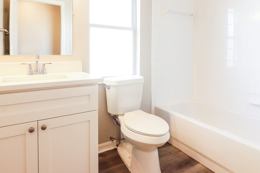 Building Photo - 5601 Brookdale Way