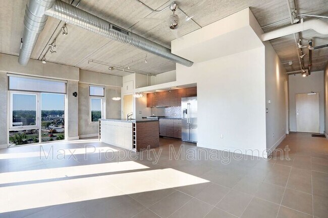 Building Photo - 309 E 5th St